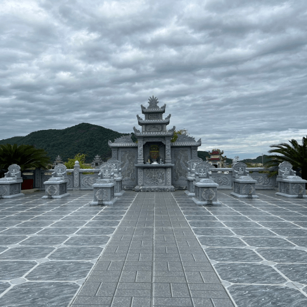 Khuôn viên lăng mộ - Mẫu 12